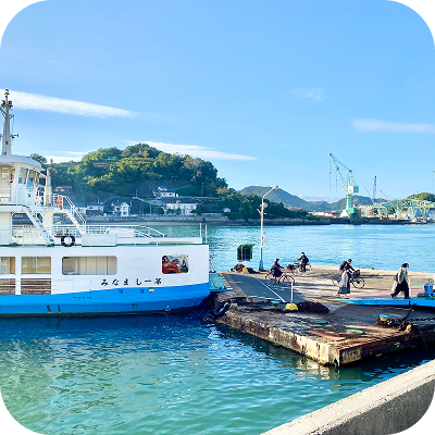 港に停泊中の船