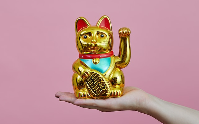 金色の招き猫