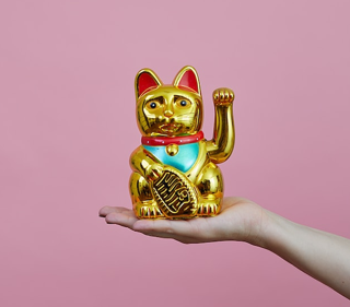 金色の招き猫